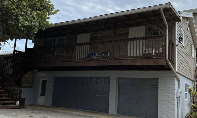 Crescent Beach House | UNWIND ! - Direct Ocean 2 Bedroom OCEANVIEW