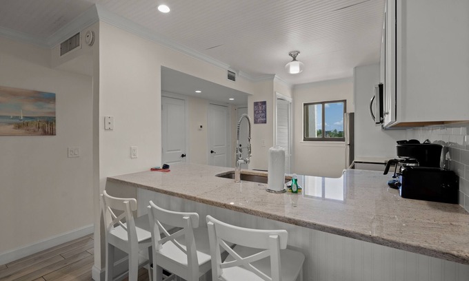 Siesta Key Condo | Updated 2 Bedroom Beacfront Condo
