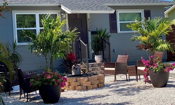 St. Petersburg - Clearwater House | Updated 2 bedroom 2 bath house convenient to downtown St Pete and beaches.