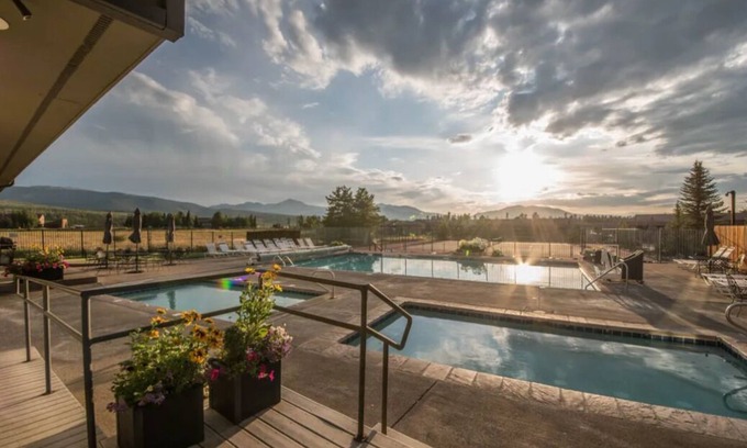 Fraser House | Updated 3 BR Fraser condo with views, outdoor hot tub, Free Winter Park Shuttle