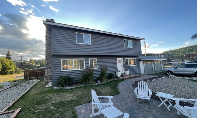 Grand Lake House | ⛰Updated 4 BD/5 BA⛵️1 Block to Lake🏊‍♀️5 min walk to restaurants/bars/shops☀️