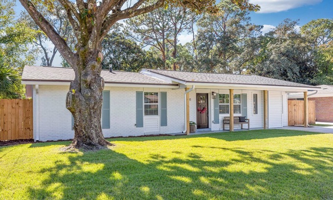 Fort Walton Beach House | Updated 4-BR home. 7 mins from beach. Huge backyard w/firepit