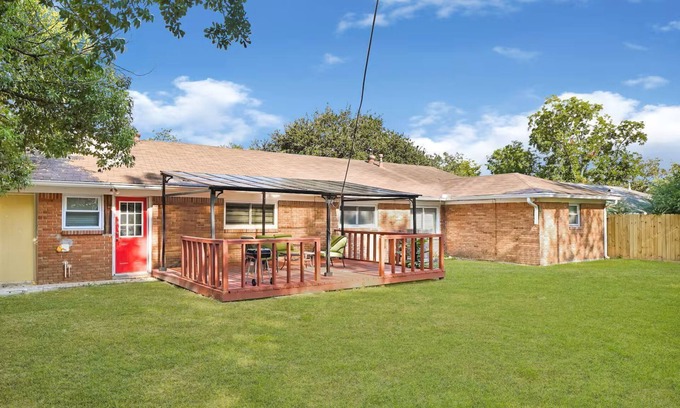 Baytown House | Updated 5BR Baytown Home Sleeps 12 Patio&Grill