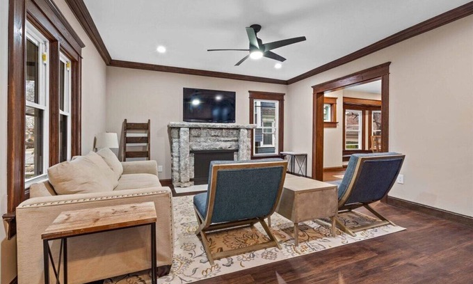 Central Hyde Park House | Updated 6Br, near dwntwn, Chiefs stadium, and KC’s Best
