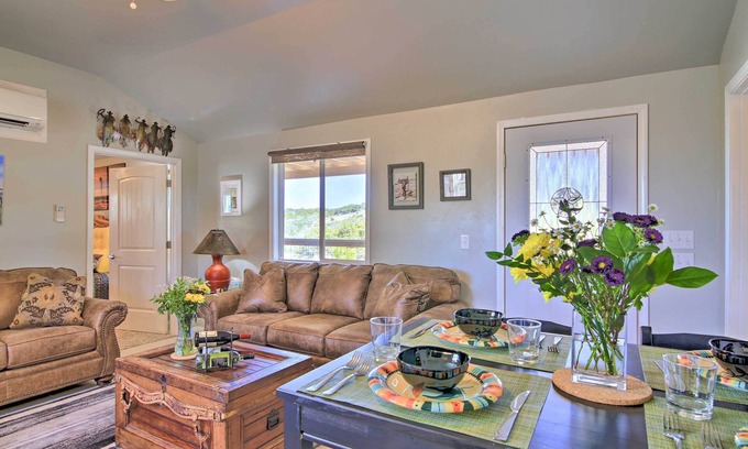 Fredericksburg Cabin | Updated Cabin w/Fire Pit - 1 Mile From Downtown!