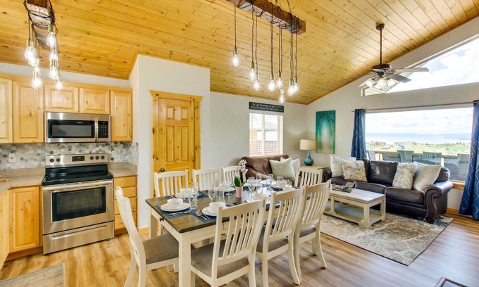 Fish Haven Cabin | Updated Cabin w/Views ~ 1 Mi to Bear Lake!