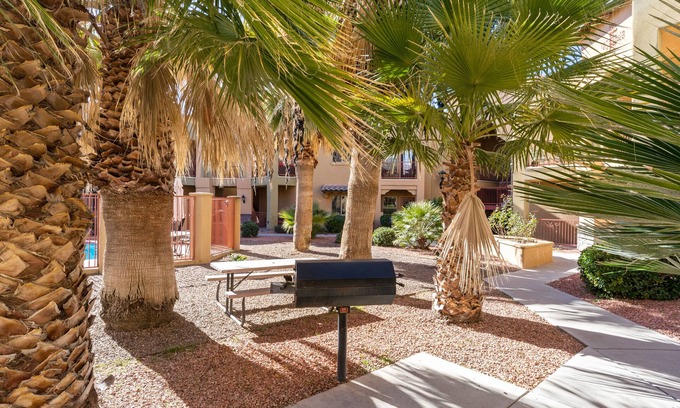 Mesilla Park Condo | Updated condo in Mesilla. 0.9 miles to I-10 Short term/long term. Pet friendly.