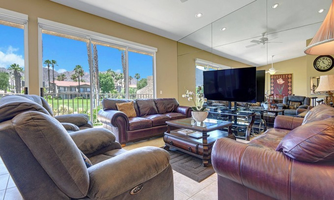 La Quinta Condo | Updated condo with PGA West golf course, mountain views from upper-level patio