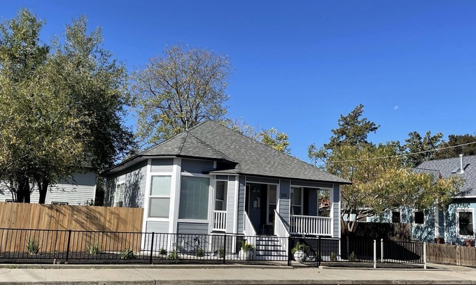 Yuba City House | Updated Craftsman cottage conveniently located downtown