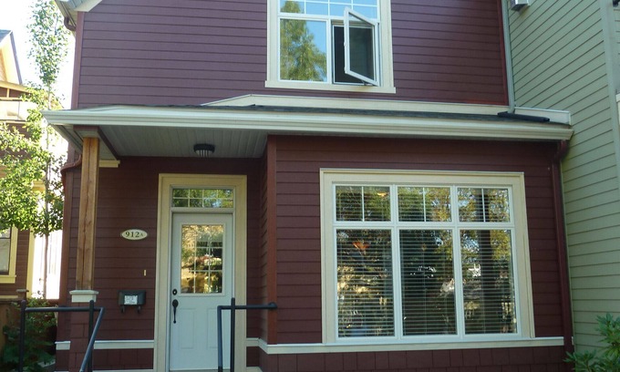Nelson House | UPDATED, FULLY-EQUIPPED, HERITAGE HOME-AWAY-FROM-HOME, REDUCED APRIL RATES.