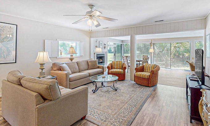 Sea Pines Condo | Updated Ground Floor Villa with Golf Views and Dog Friendly