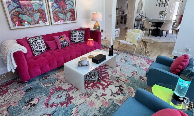 South Palm Park Neighborhood Association Apartment | Updated house with heated pool 5 min to beach