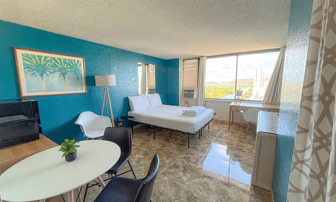 McCully - Moiliili Condo | Updated! Humble Hawaiian Monarch Studio | Pool