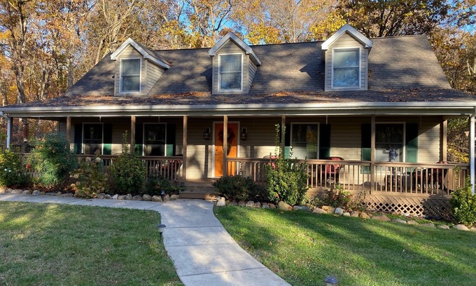 Shenandoah House | Updated interior and reduced rates!