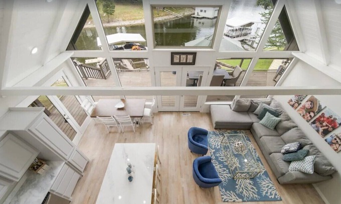 Cleora House | Updated lakefront home w/ boat dock near Shangri La!