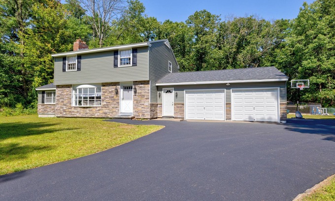 Gansevoort House | Updated Pool home - Saratoga Race Track, Skiing & Lake George! Easy I87 access