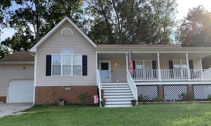Midlothian House | Updated Rancher in the Heart of Midlothian!