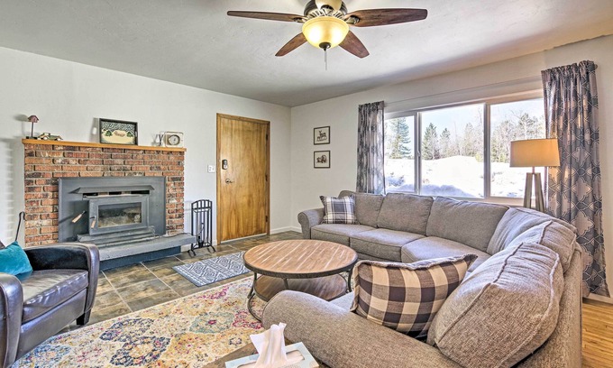 McCall Cabin | Updated Rustic Retreat Cabin: Walk to Payette Lake