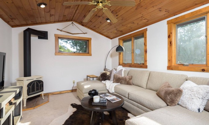 Wilmington House | Updated Single-Family, River Access & Farm Views