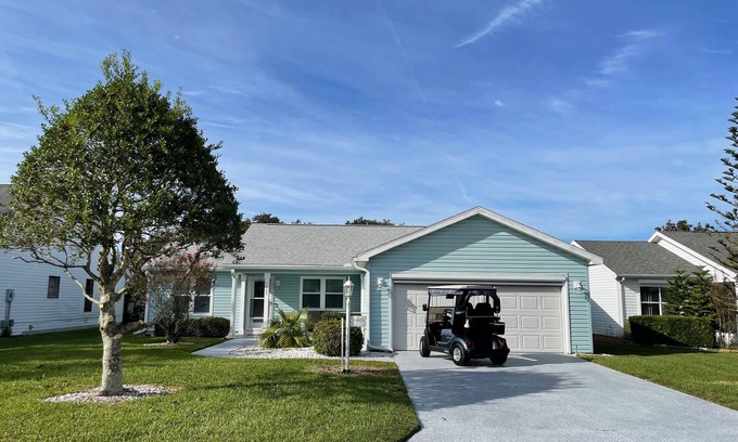 The Villages House | Upgraded Retreat with Golf Cart, BBQ Grill, 2 Bikes – Near Spanish Springs
