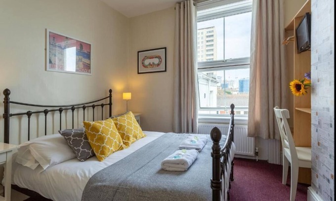 Kemptown Hotel | Upper Rock 6 - double room en-suite