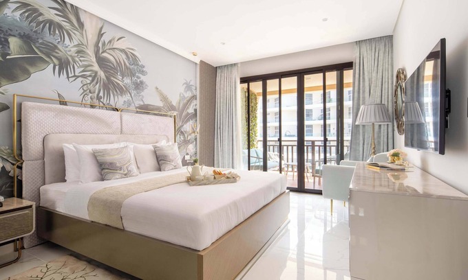 Palm Jumeirah Apartment | Upscale 1BR with Sea Views in Palm Jumeirah