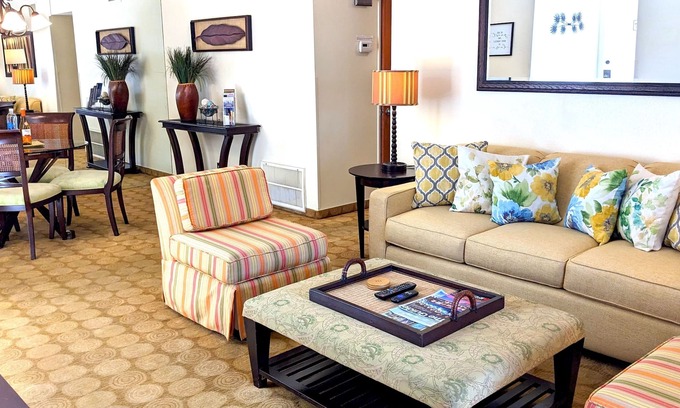 Downtown Palm Springs Condo | Upscale 2Bed/2Bath Condo at Prime Location w/Kitchen Laundry, WiFi, Security.