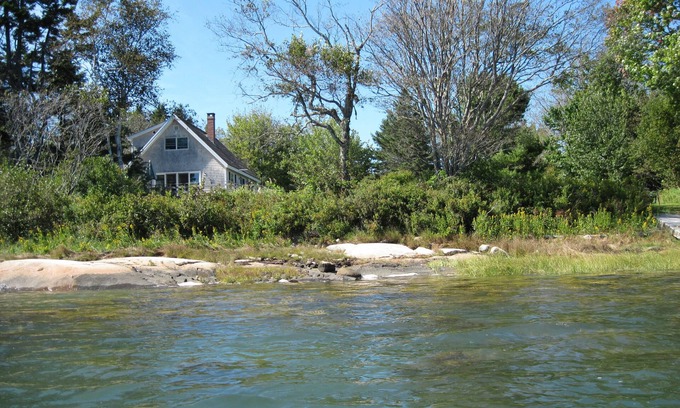 Spruce Head House | Upscale Charming Chalet Style Cottage