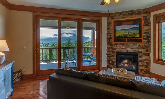 Boone Condo | ★ Upscale Condo ★ Incredible VIEWS! ★ 2 Pools!