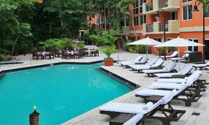 Northeast Coconut Grove House | Upscale Condo Steps from CocoWalk - Pool, Gym