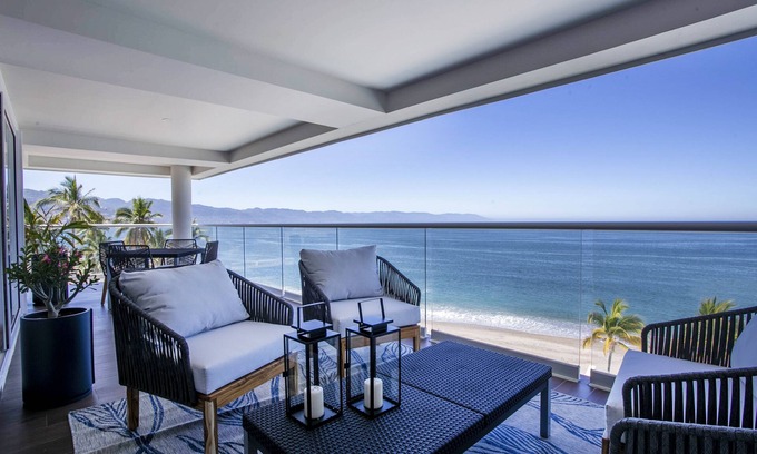 Las Glorias Condo | Upscale Corner Unit w/Large Wrap Around Balcony & Pools