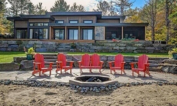 Muskoka Lakes Cottage | Upscale cottage life at this Lake Muskoka 4 bedroom cottage