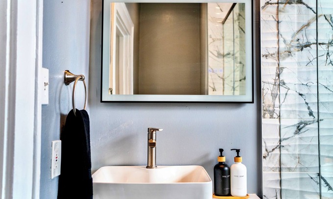 Montrose Apartment | Upscale Cozy Stay In Montrose/1BR King Bed + Loft/Sleeps 4/Pool Table
