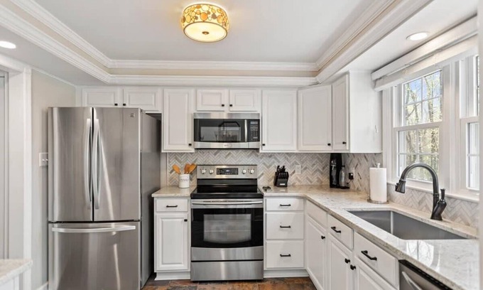 Cary House | Upscale|Dog Friendly|PNC|NC State|Fenton