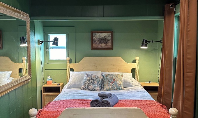 Livingston Apartment | Upscale Downtown Livingston Suite a stone’s throw from the Yellowstone