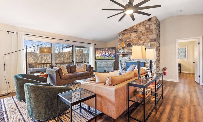Seven Devils House | Upscale Home Near Mountain Adventures