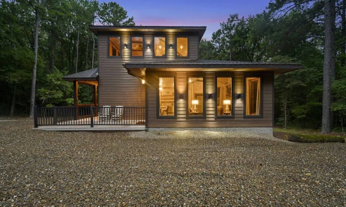 Broken Bow Cabin | Upscale Honeymoon Cabin w/Hot tub, Fireplace and Rain Shower