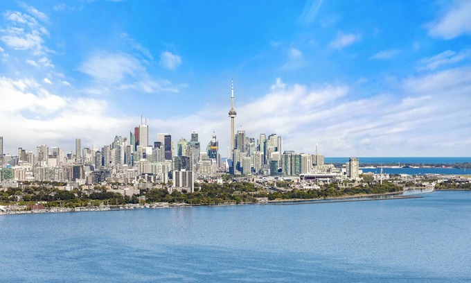 Humber Bay Shores Condo | Upscale Penthouse with breathtaking unobstructed views