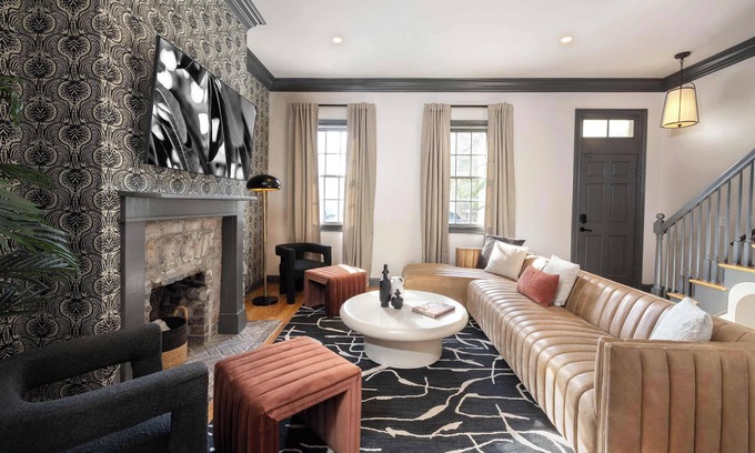 Old West Broad Neighborhood House | Upscale Renovation - Free Parking