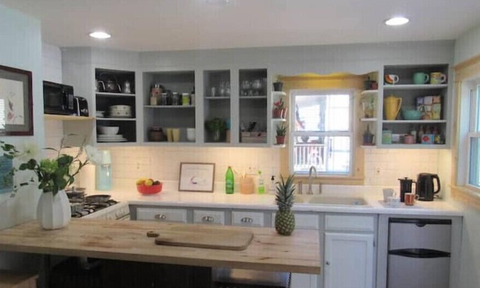 Kingston Apartment | Uptown 2 bedroom w Garden