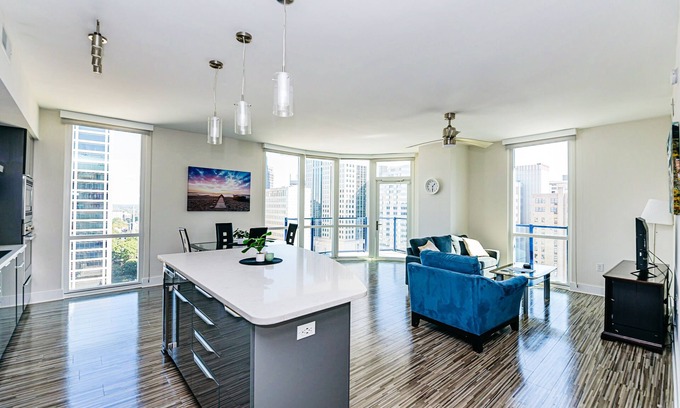 Charlotte Center City Apartment | Uptown Charlotte 2BR Furnished Apartments by RedAwning