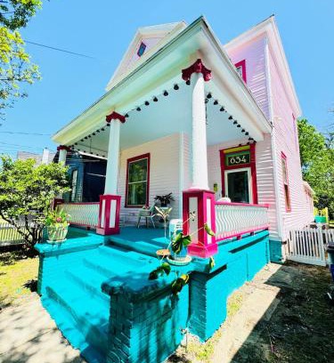 Columbus Apartment | Uptown Colorful Cottage by the Riverwalk