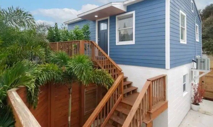 St. Petersburg - Clearwater Apartment | Urban Blue Tree House