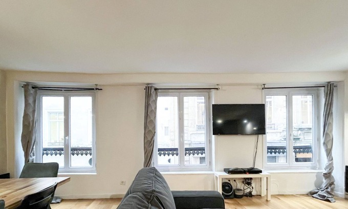 Quartier du Mail Apartment | Urban Flat 89 - Charming 3 Bedroom Flat in Paris