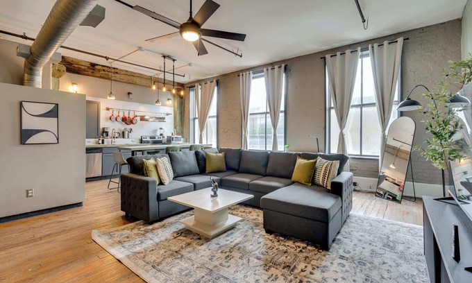 Civil Rights Historic District Apartment | Urban Flat | Covered Parking | Sleeps 8 | Downtown