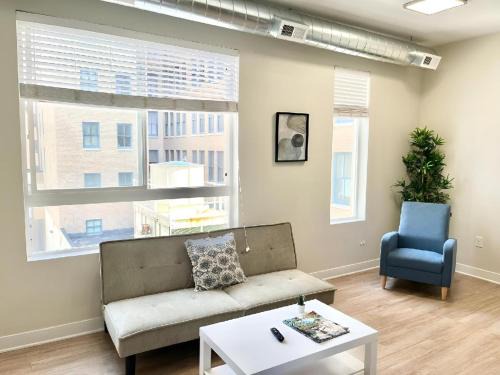 Downtown Des Moines Apartment | Urban Oasis Downtown Condo with Skywalk Access 4
