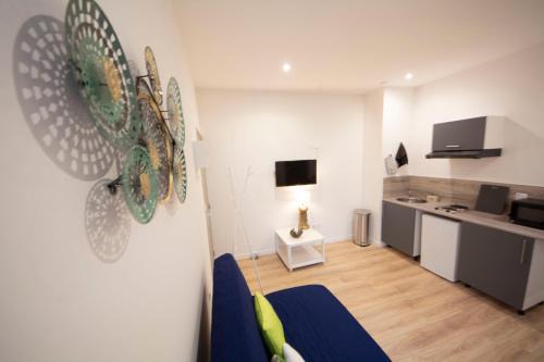 Saint-Quentin Apartment | !USHUIÄ! Superbe studio HOME STAGING en plein CENTRE-VILLE.