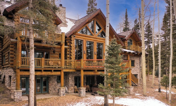Mountain Village Cabin | Ute Lodge by AvantStay | Cozy Expansive Mountain Home | Close to the Slopes!