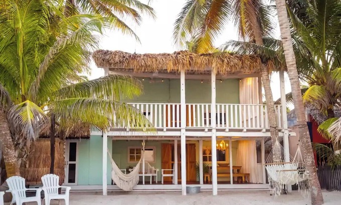 El Cuyo House | Utopia Guesthouse & Yoga Studio beachfront home