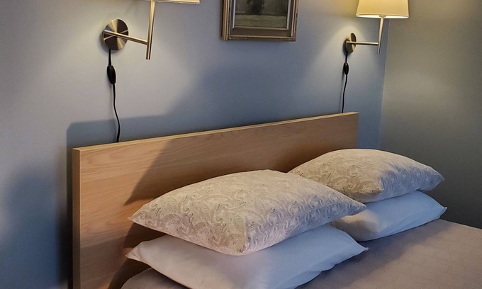 Fifeville Apartment | UVA Hospital Area Free Guest Parking No Stairs Separate Private Entrance